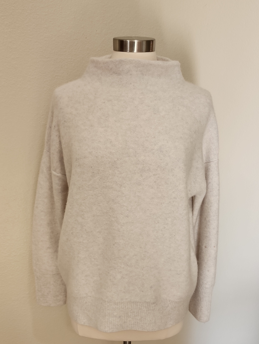 Vince Plush Cashmere Funnel-Neck Sweater Luxury Classic Contemporary size Small